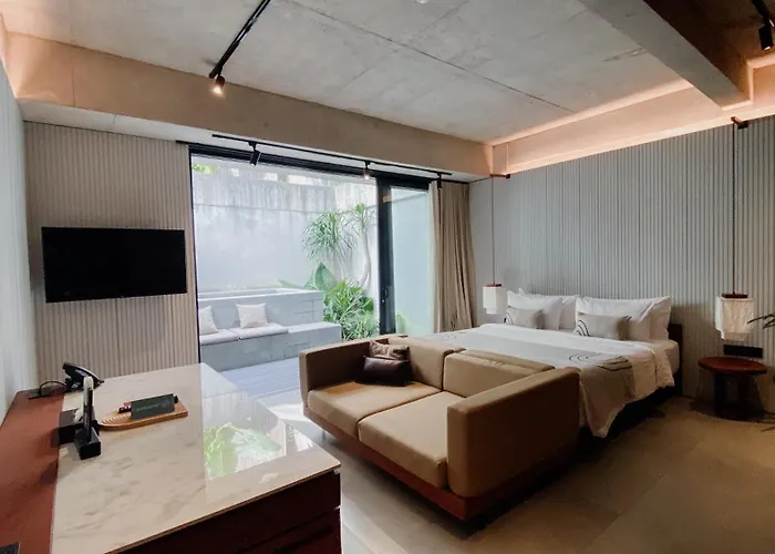 Esco Luxe Aparthotel 4*