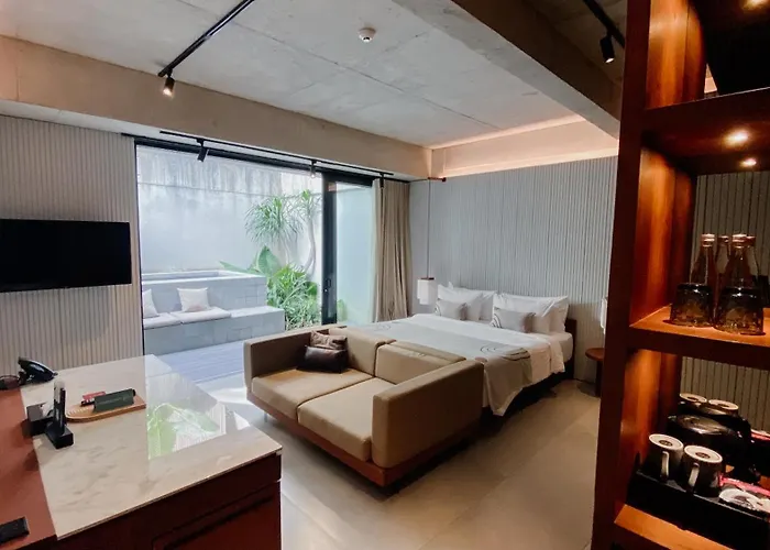 Esco Luxe Aparthotel 4*